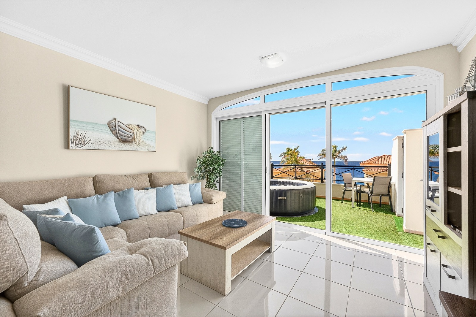 Villa Brisa Serena — Oceanfront & Jacuzzi